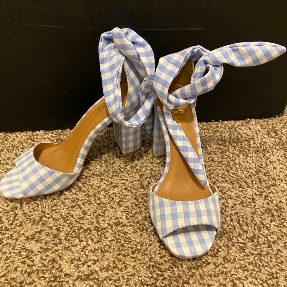 NWOT LuLus gingham heels